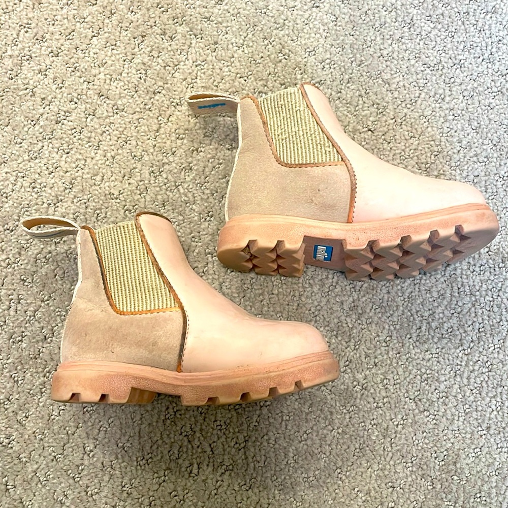 Native Kensington girls light pink slip-on boots size 6